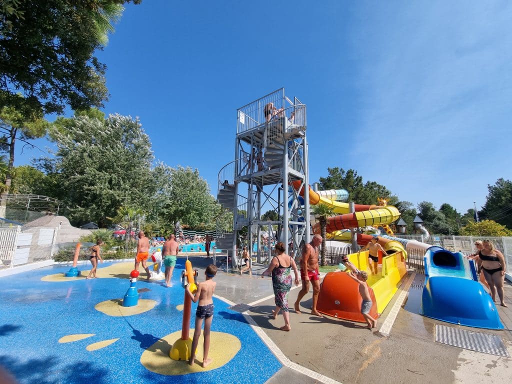 Jeux d'eau - Camping avec piscine couverte - Les Jardins de l'Atlantique