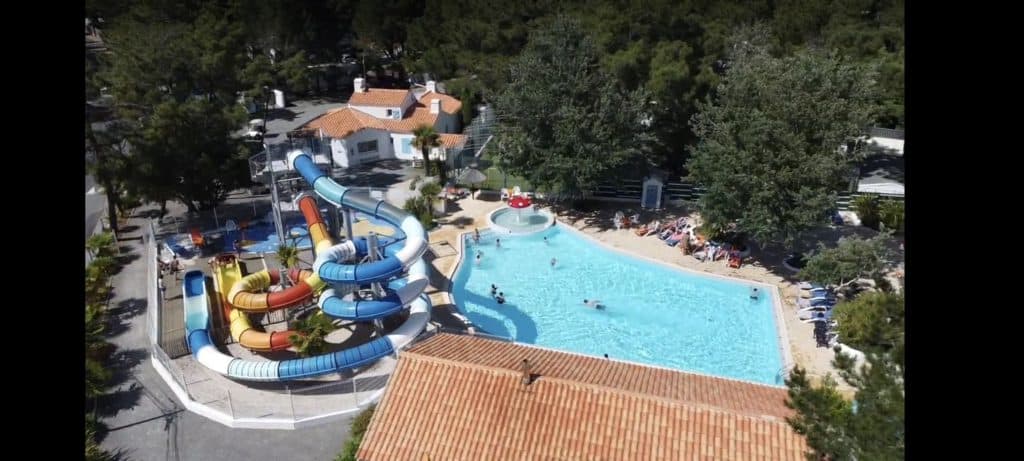 Vue aérienne du parc aquatique de notre camping Les Jardins de l'Atlantique